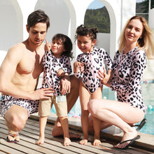 画像をギャラリービューアに読み込む, Family Swimsuits-4