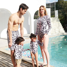 画像をギャラリービューアに読み込む, Family Swimsuits-4